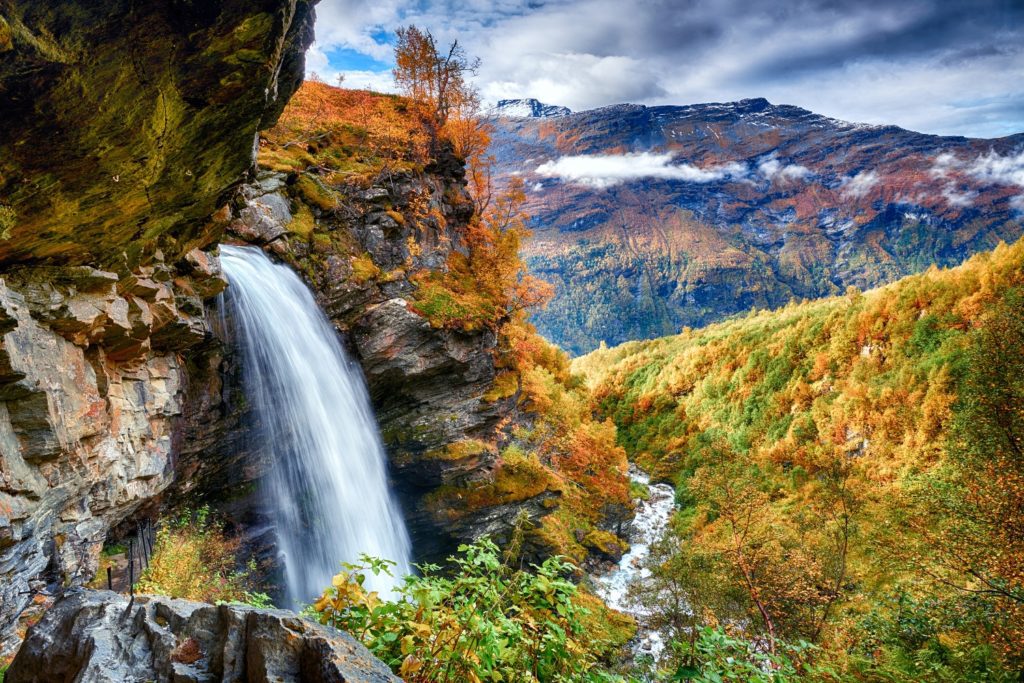 Waterfalls-in-Iceland-Autumn-Scenery